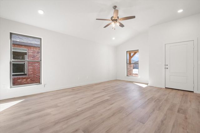 2414 Aberdeen Avenue, Wolfforth, TX 79382