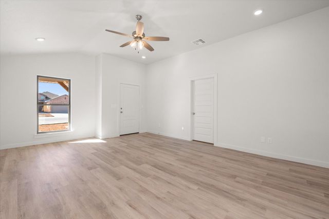 2414 Aberdeen Avenue, Wolfforth, TX 79382