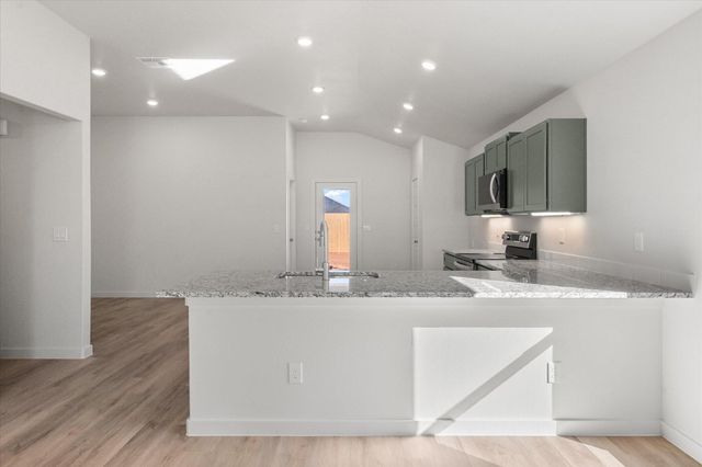 2414 Aberdeen Avenue, Wolfforth, TX 79382