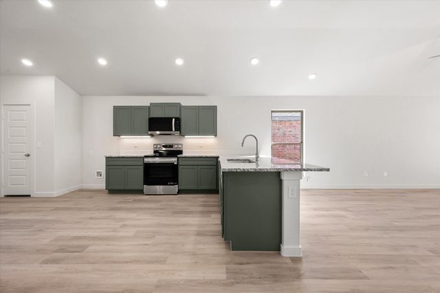 2414 Aberdeen Avenue, Wolfforth, TX 79382