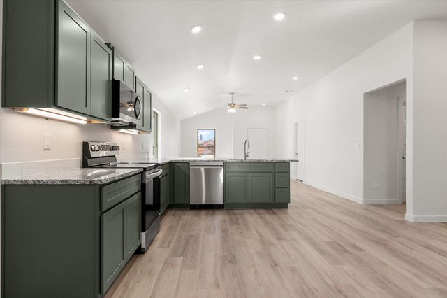 2414 Aberdeen Avenue, Wolfforth, TX 79382