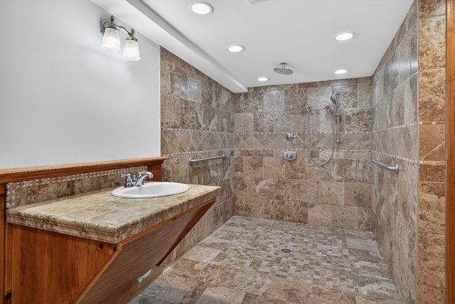 17 Stafford St, Plymouth, MA 02360
