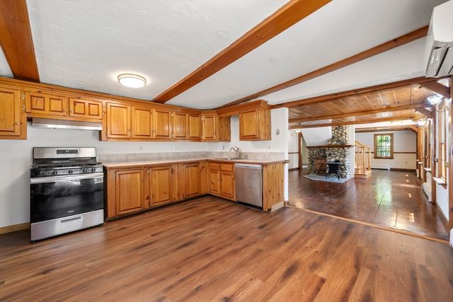 17 Stafford St, Plymouth, MA 02360