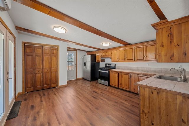 17 Stafford St, Plymouth, MA 02360