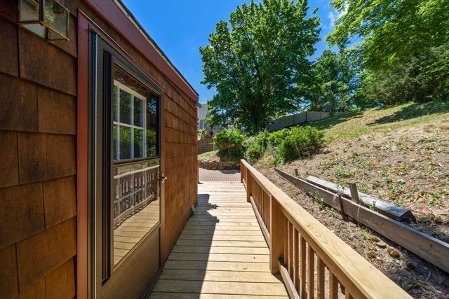 17 Stafford St, Plymouth, MA 02360