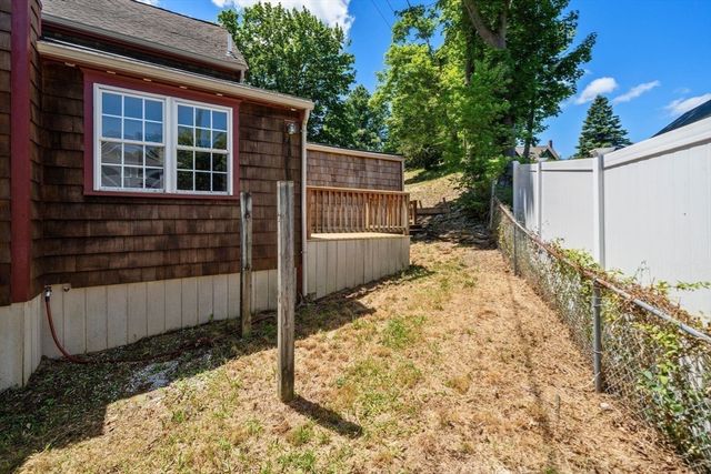 17 Stafford St, Plymouth, MA 02360