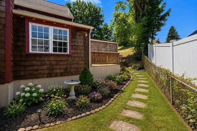 17 Stafford St, Plymouth, MA 02360