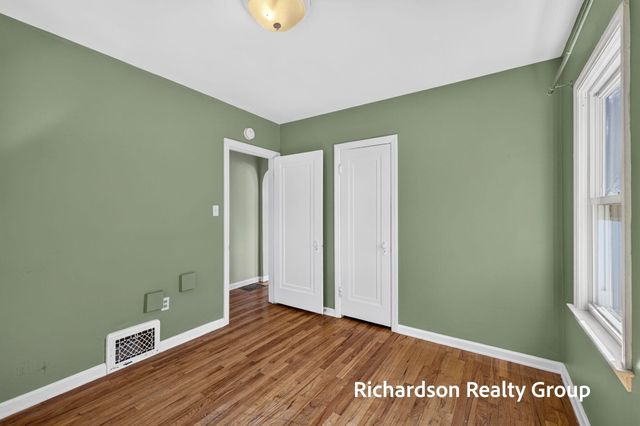 1055 NE Crescent Street NE, Grand Rapids, MI 49503