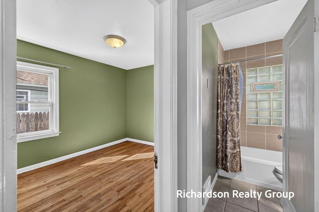 1055 NE Crescent Street NE, Grand Rapids, MI 49503