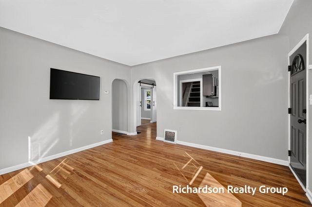 1055 NE Crescent Street NE, Grand Rapids, MI 49503