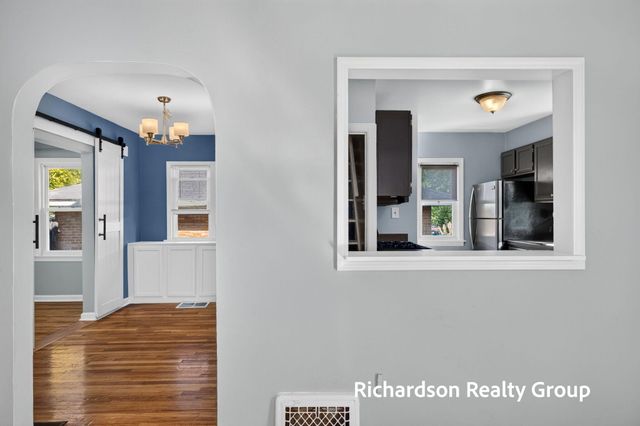 1055 NE Crescent Street NE, Grand Rapids, MI 49503