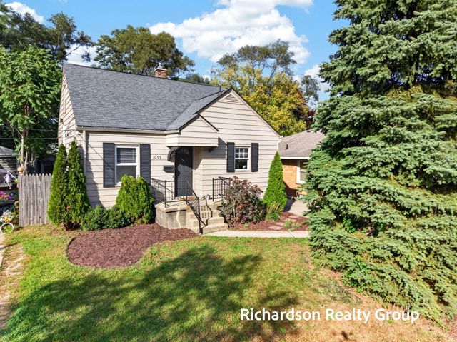 1055 NE Crescent Street NE, Grand Rapids, MI 49503