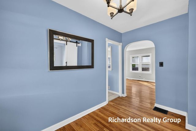 1055 NE Crescent Street NE, Grand Rapids, MI 49503