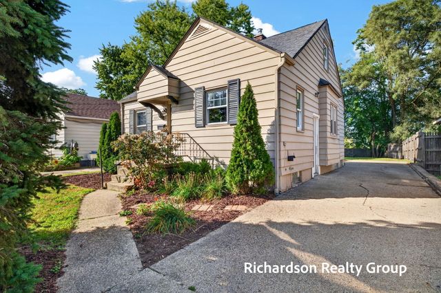 1055 NE Crescent Street NE, Grand Rapids, MI 49503