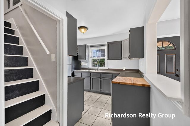1055 NE Crescent Street NE, Grand Rapids, MI 49503