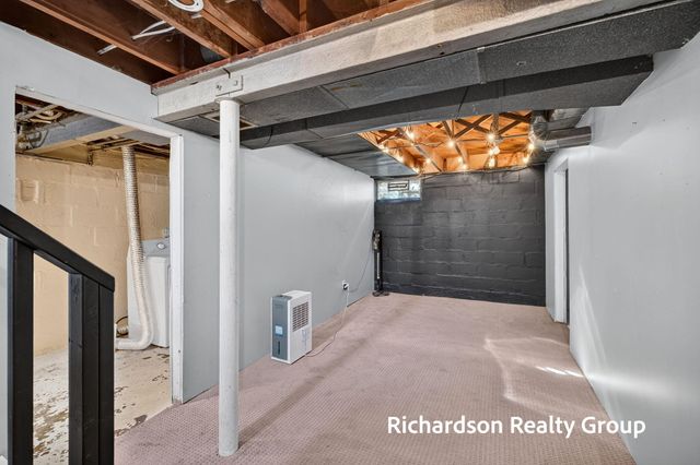 1055 NE Crescent Street NE, Grand Rapids, MI 49503
