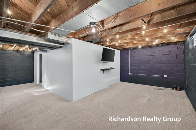 1055 NE Crescent Street NE, Grand Rapids, MI 49503