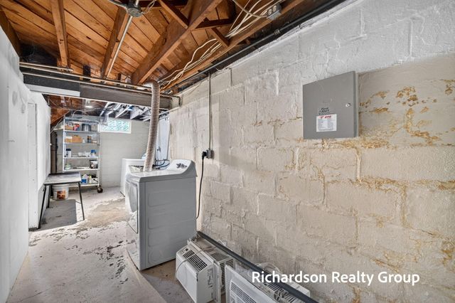 1055 NE Crescent Street NE, Grand Rapids, MI 49503