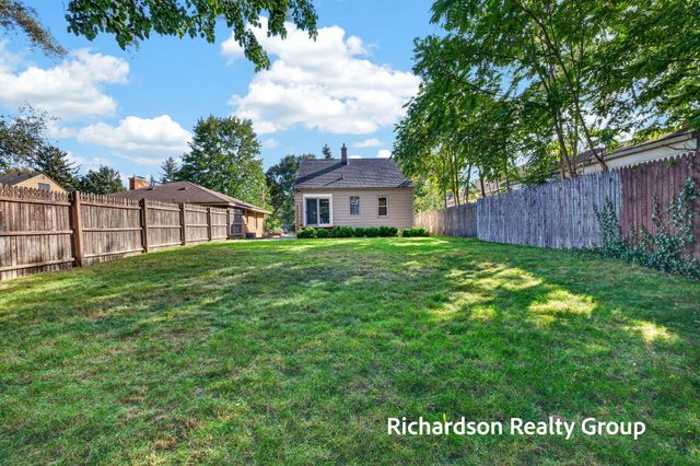 1055 NE Crescent Street NE, Grand Rapids, MI 49503