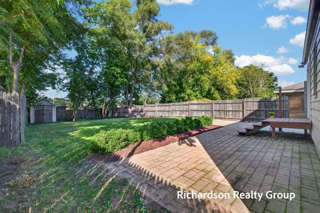 1055 NE Crescent Street NE, Grand Rapids, MI 49503