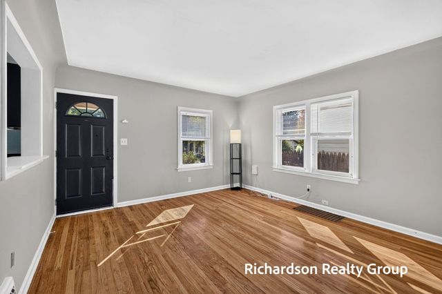 1055 NE Crescent Street NE, Grand Rapids, MI 49503