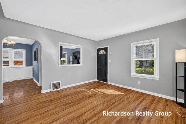 1055 NE Crescent Street NE, Grand Rapids, MI 49503
