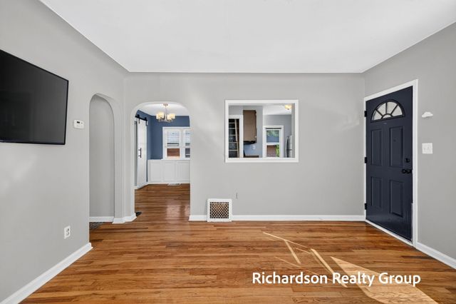 1055 NE Crescent Street NE, Grand Rapids, MI 49503