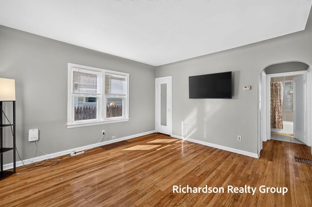 1055 NE Crescent Street NE, Grand Rapids, MI 49503