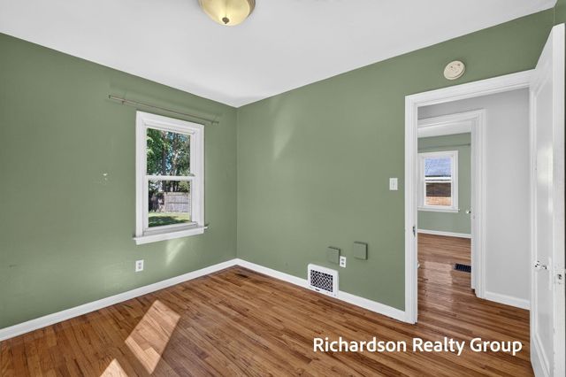 1055 NE Crescent Street NE, Grand Rapids, MI 49503