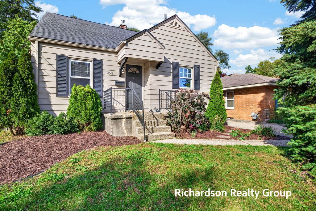 1055 NE Crescent Street NE, Grand Rapids, MI 49503