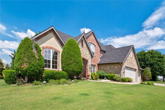 7003 W Balmoral Drive, Rogers, AR 72758