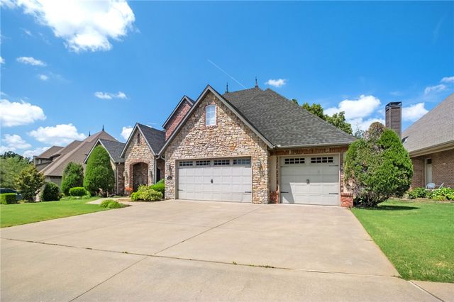 7003 W Balmoral Drive, Rogers, AR 72758