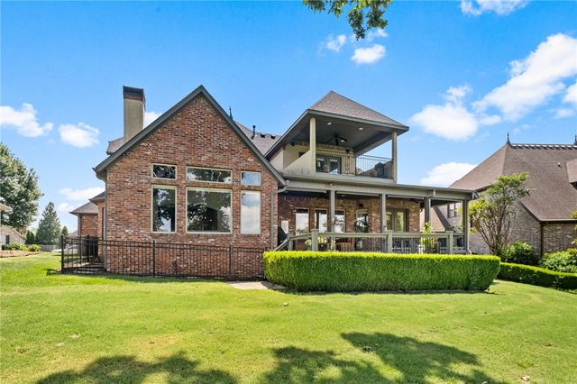 7003 W Balmoral Drive, Rogers, AR 72758