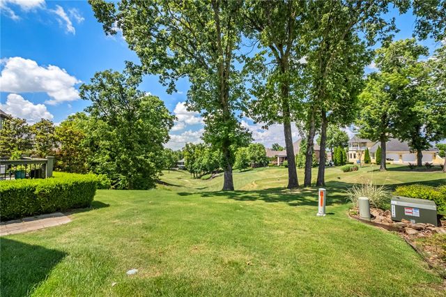 7003 W Balmoral Drive, Rogers, AR 72758
