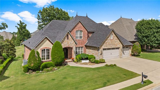 7003 W Balmoral Drive, Rogers, AR 72758