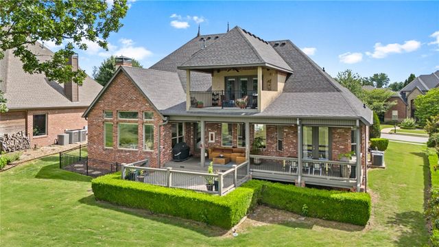 7003 W Balmoral Drive, Rogers, AR 72758