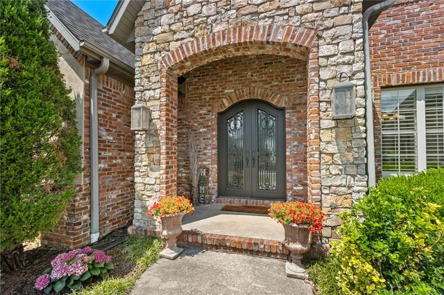 7003 W Balmoral Drive, Rogers, AR 72758