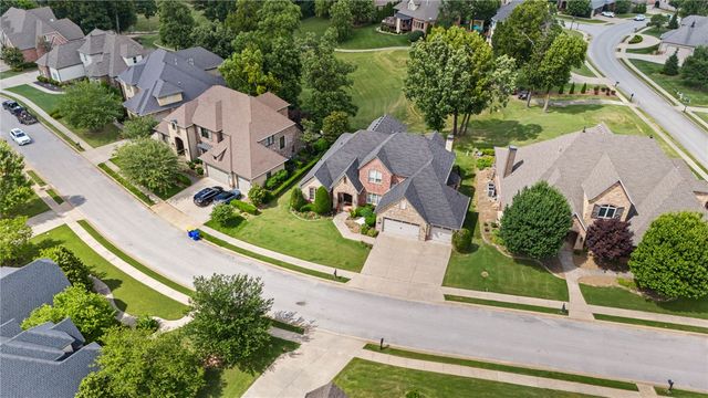 7003 W Balmoral Drive, Rogers, AR 72758