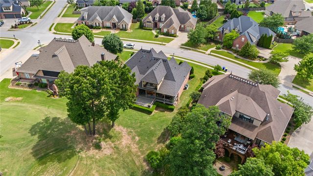 7003 W Balmoral Drive, Rogers, AR 72758