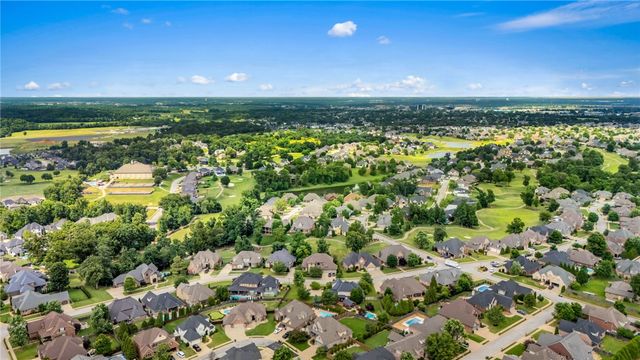 7003 W Balmoral Drive, Rogers, AR 72758