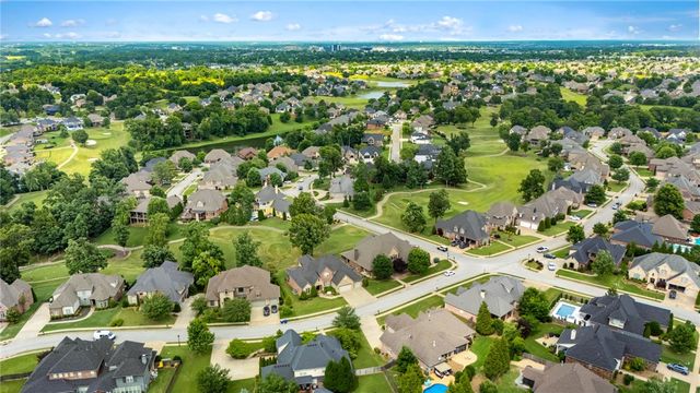 7003 W Balmoral Drive, Rogers, AR 72758