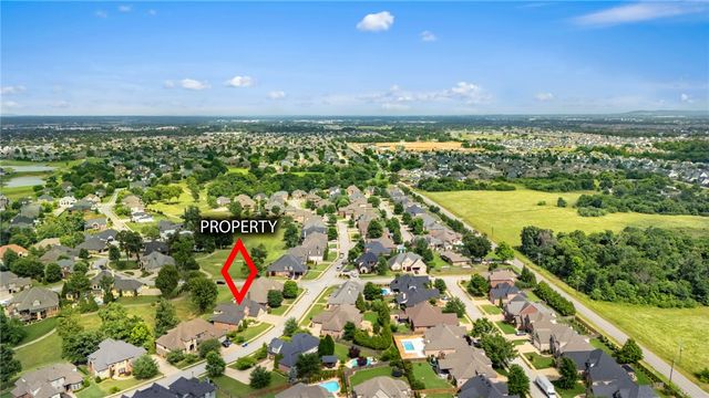 7003 W Balmoral Drive, Rogers, AR 72758