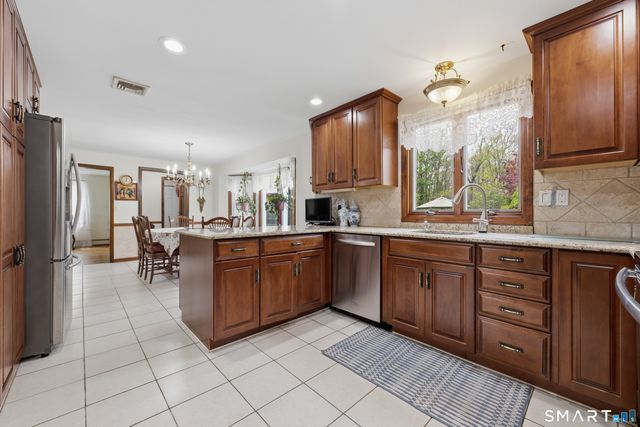 18 Doe Place, Shelton, CT 06484
