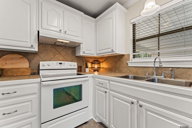 9038 Sarah St, Denham Springs, LA 70706