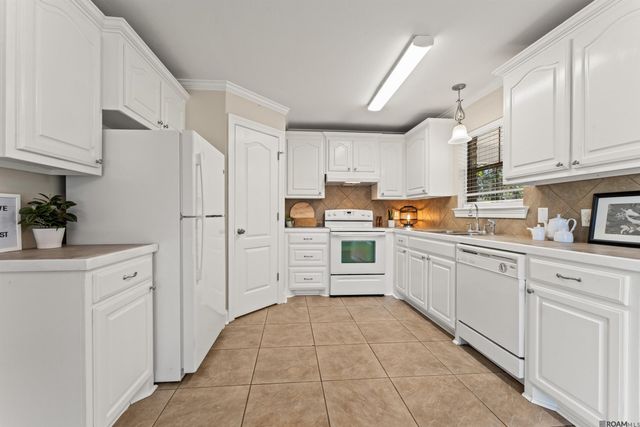 9038 Sarah St, Denham Springs, LA 70706