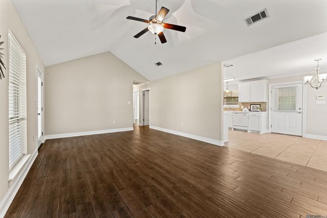 9038 Sarah St, Denham Springs, LA 70706