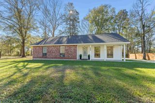 9038 Sarah St, Denham Springs, LA 70706