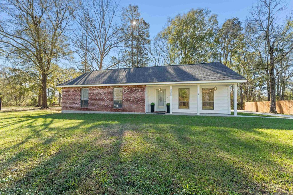 9038 Sarah St, Denham Springs, LA 70706