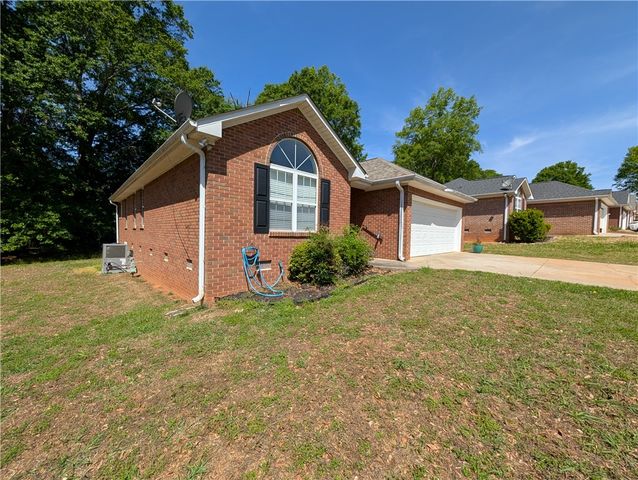 124 Woodbridge Court, Anderson, SC 29621