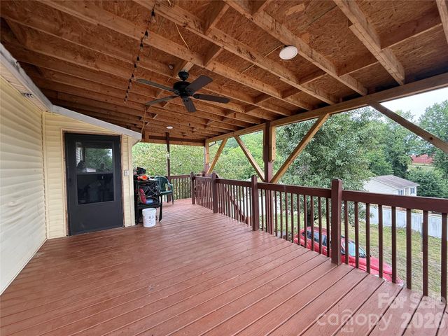 709 Dixie Avenue NW, Valdese, NC 28690